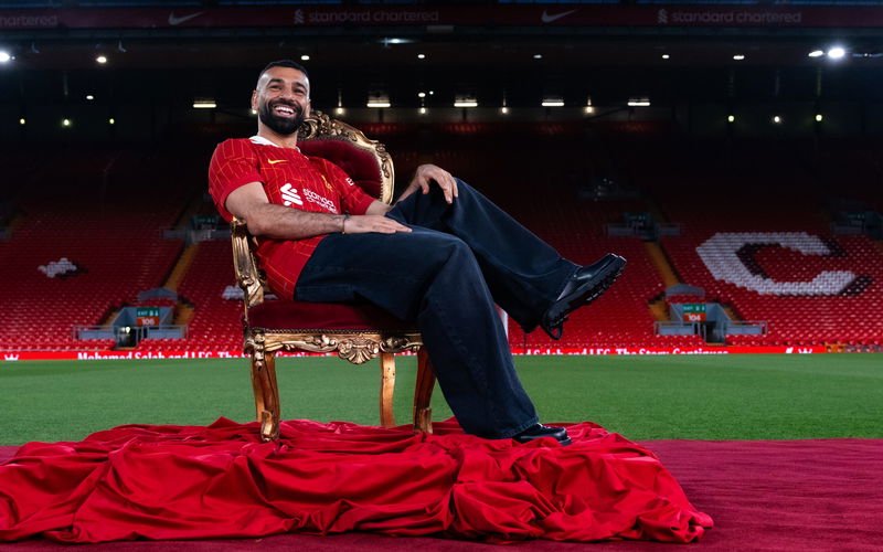 Image for Two world-class options as Arne Slot makes “clear request for star signing” to partner Mo Salah