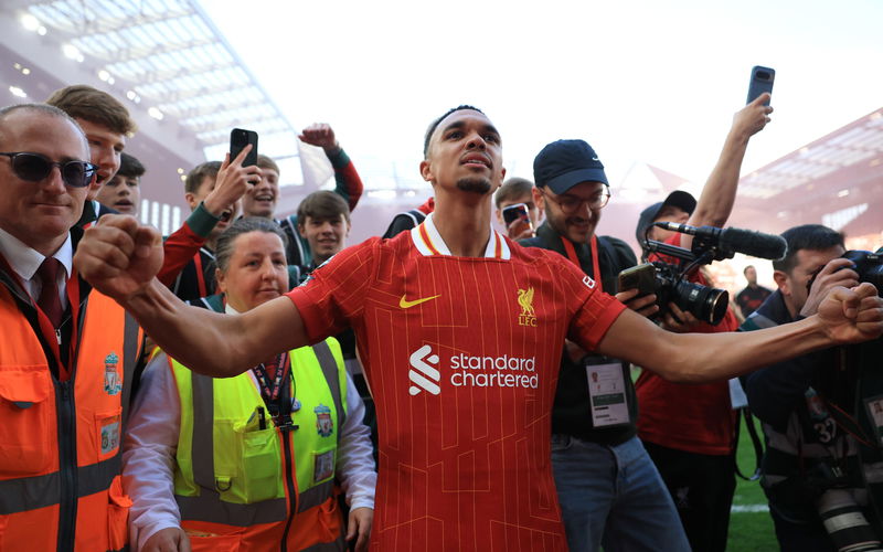 Image for Emile Heskey defends Trent Alexander-Arnold over Real Madrid claims
