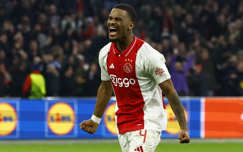 Image for Chelsea hold talks with Liverpool centre-back target Jorrel Hato