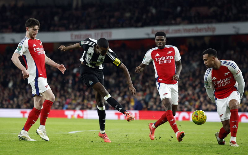 Image for Alexander Isak OPEN to Liverpool move as Reds prepared to make £120m bid