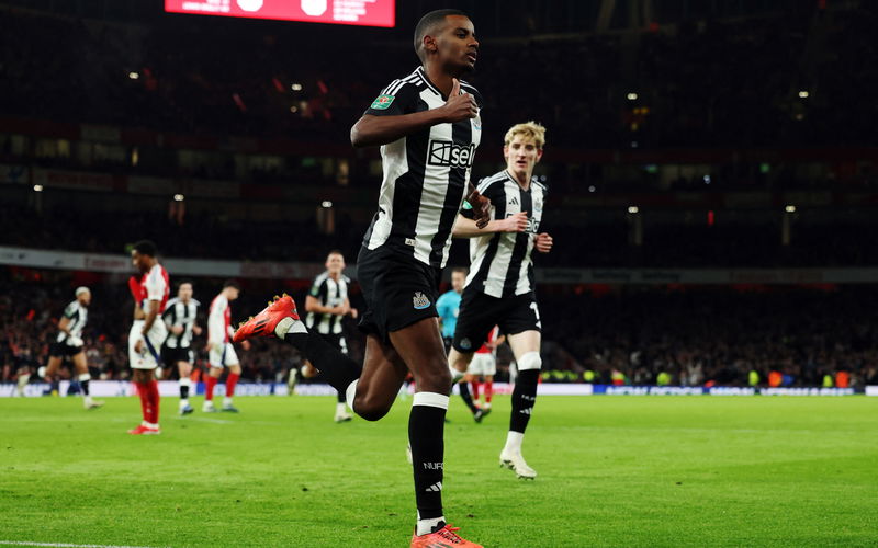 Image for The price for Alexander Isak has been decreased as second Liverpool bid more likely than ever