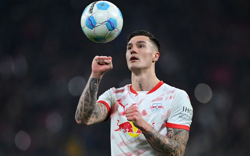 Image for Manchester United bid for Benjamin Sesko puts Liverpool deal to sign Alexander Isak at risk