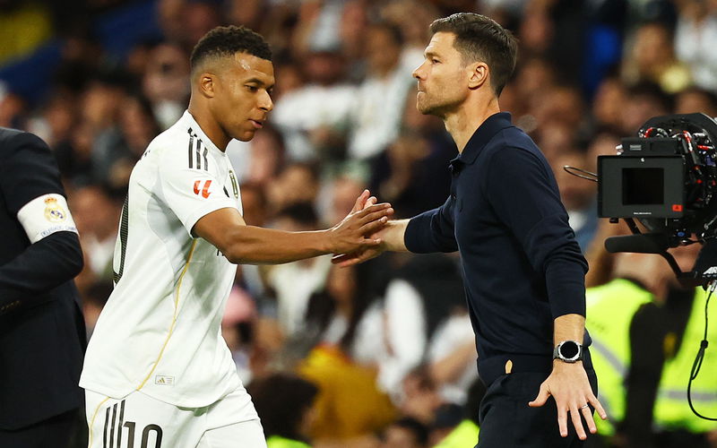 Image for Xabi Alonso “open” to joining Liverpool and could be sacked after Olympiacos