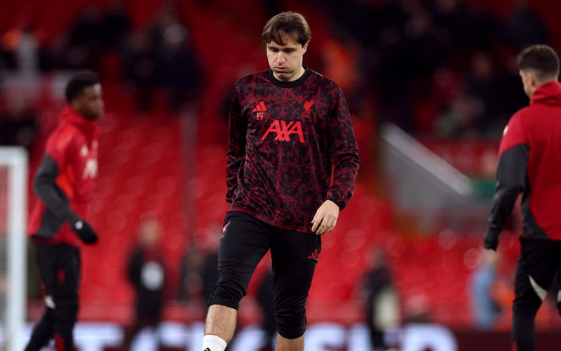 Image for Popular Liverpool hero could make “last minute, last day” exit; future of Reds star key to move