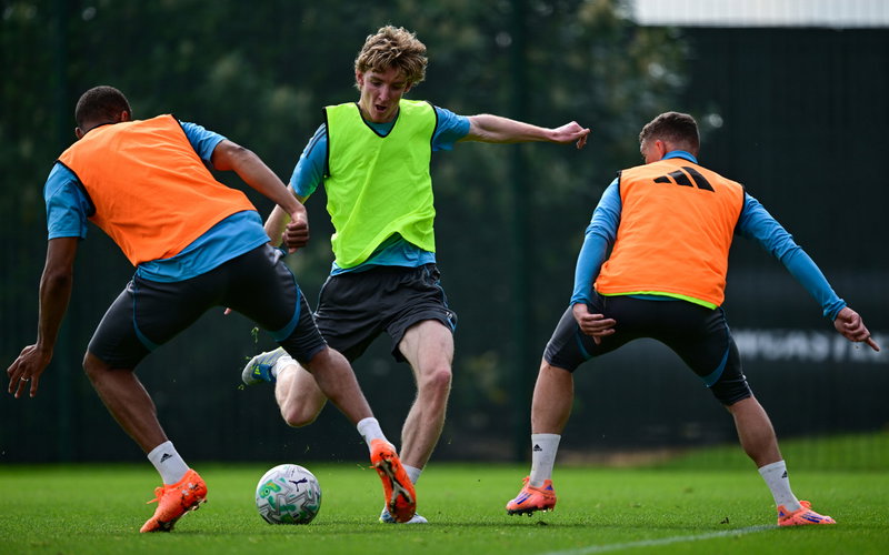 Image for Liverpool accelerate plan to sign £95m-rated Anthony Gordon after Hugo Ekitike injury blow