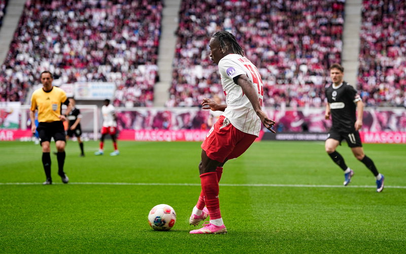 Image for Yan Diomande urged to snub Liverpool move despite agreeing personal terms