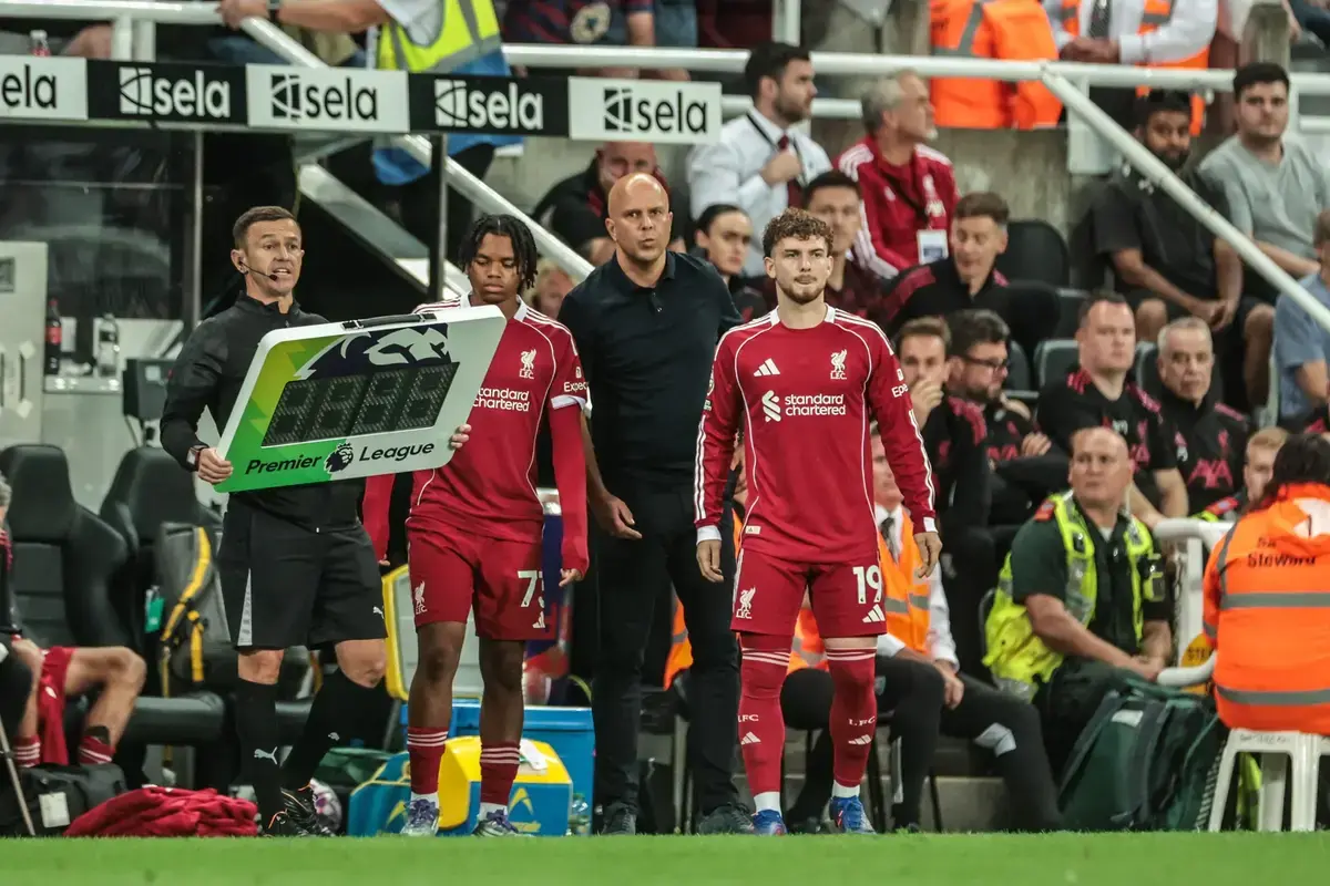 Liverpool News: Iraola makes Elliott claim